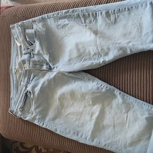 Levi's capri light jeans.....rolled cuffs....cute!